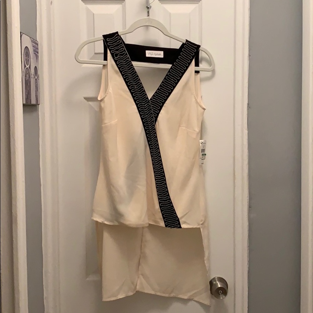 🆕 Bloomingdales sleeveless high low blouse, small